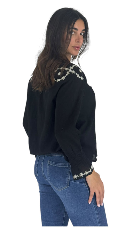 Leila black shirt