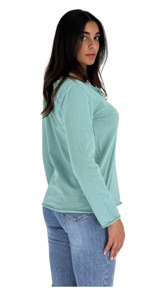 Cut teal top
