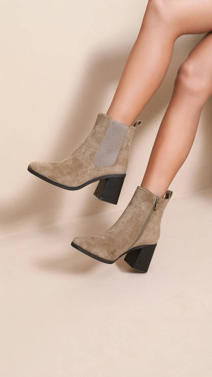 Heeled ankle boots with elastic