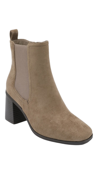 Heeled ankle boots with elastic