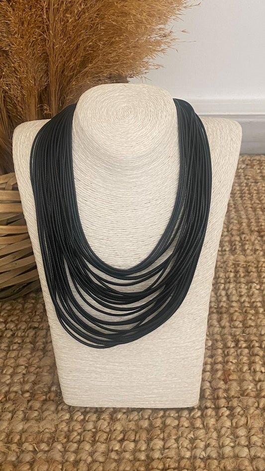 Eva black necklace